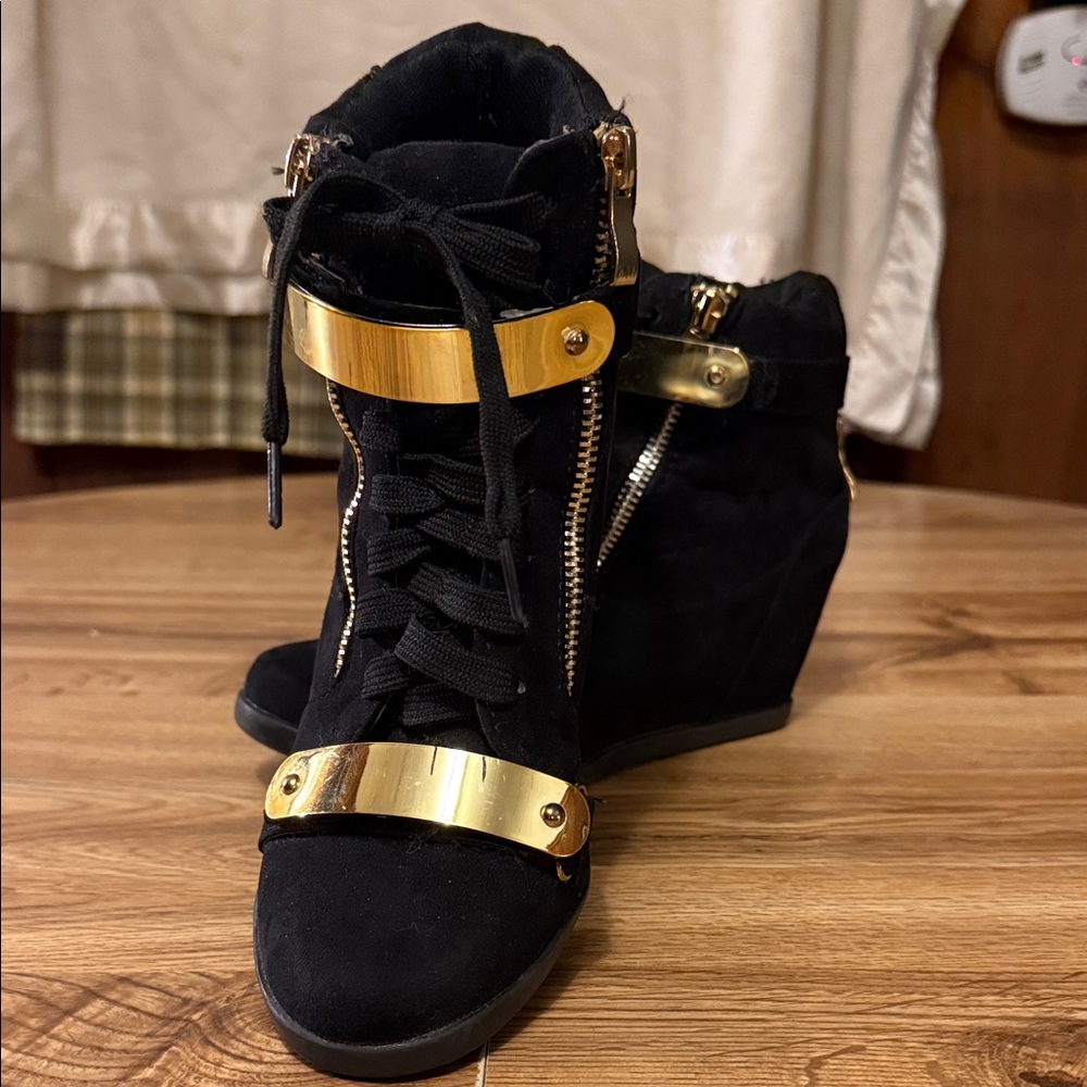 Forever sz 6 1/2 women’s wedge boots black